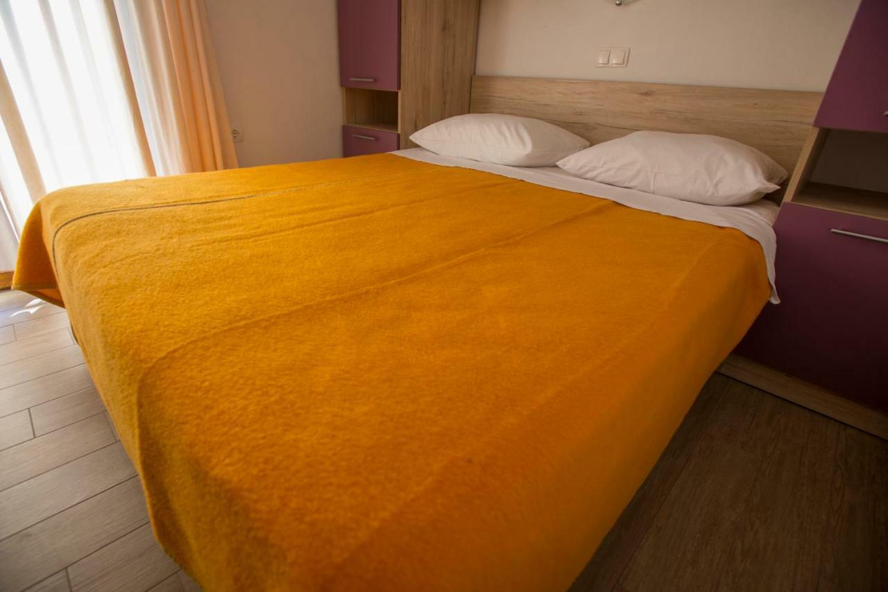 Apartmani Simic Starigrad Paklenica Extérieur photo