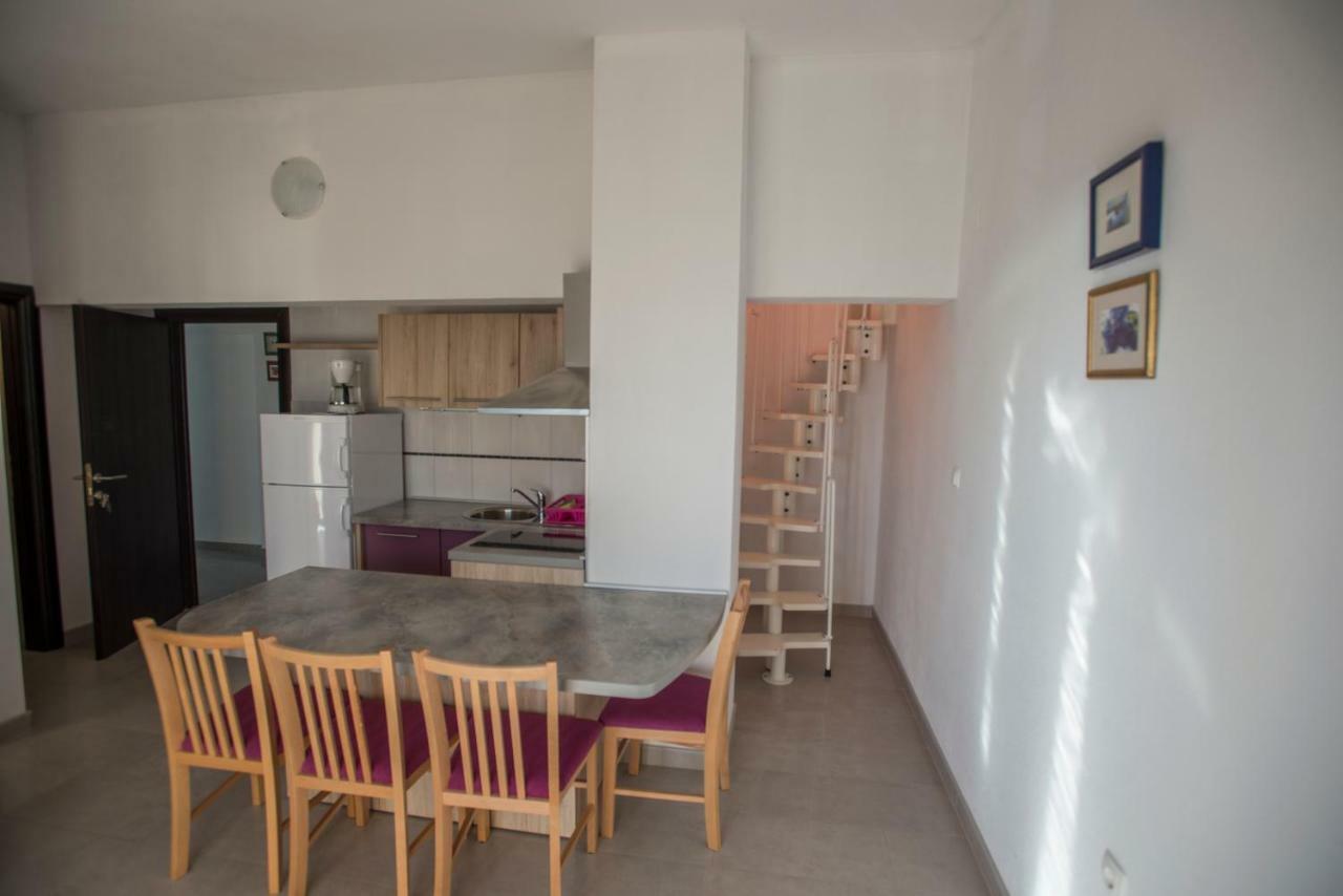 Apartmani Simic Starigrad Paklenica Extérieur photo