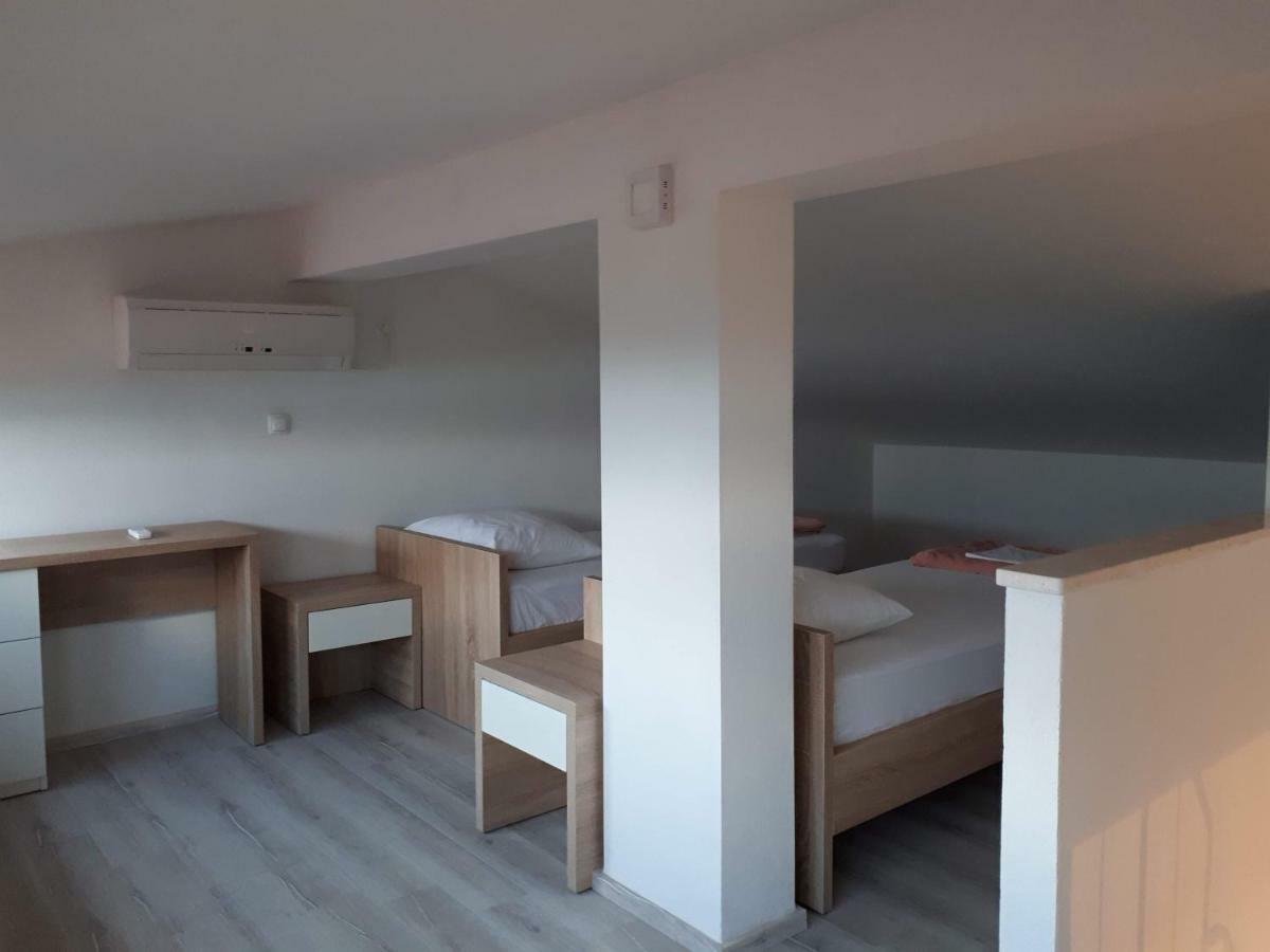 Apartmani Simic Starigrad Paklenica Extérieur photo